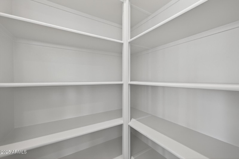 31)PANTRY