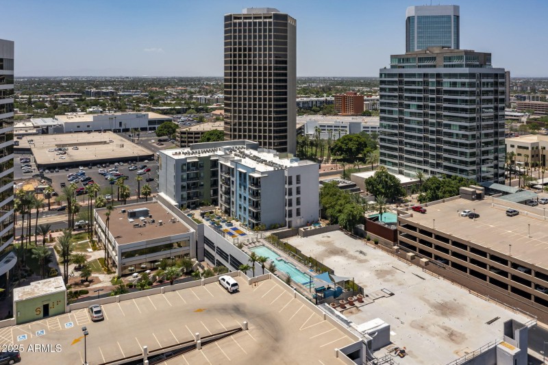 7-web-or-mls-3131 N Central Ave_7