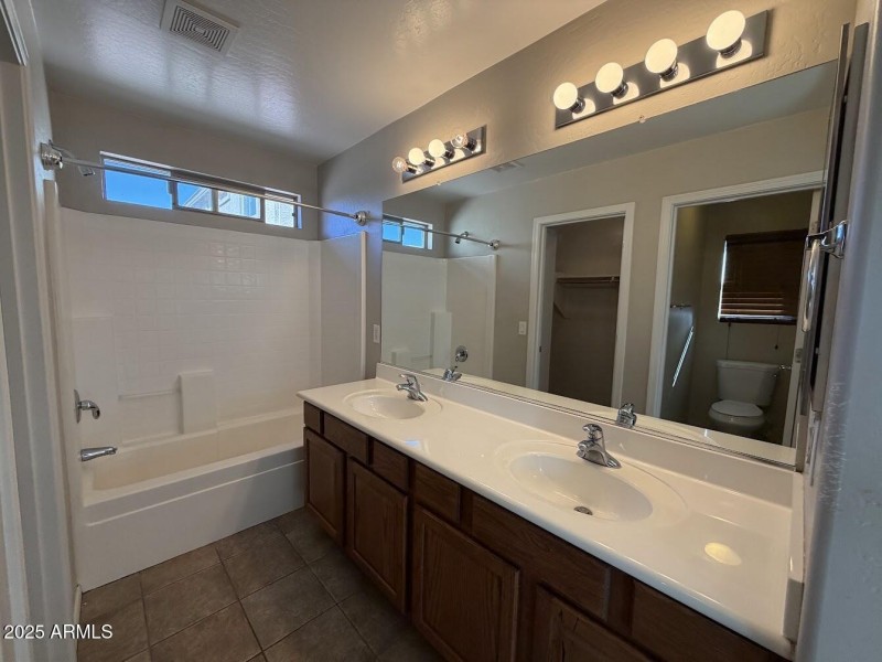 19 - Master Bathroom