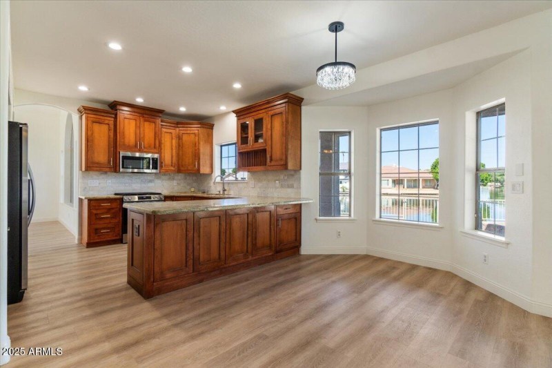 23-Dining and Kitchen