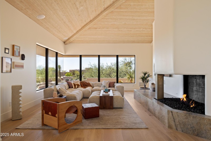 006_Modern Desert Elegance