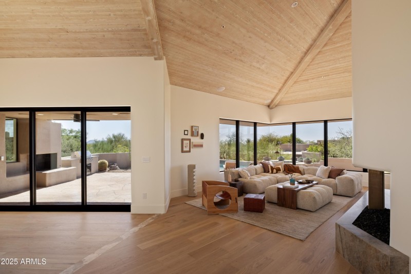 007_Family Room from Entry