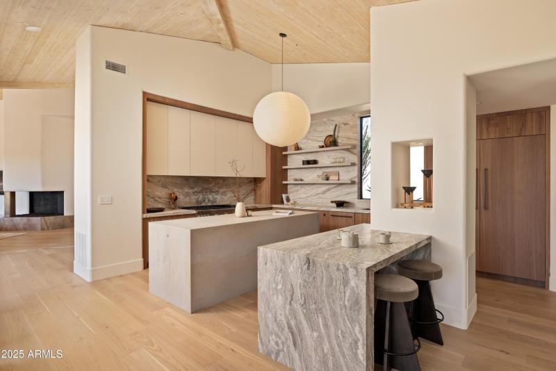 013_Chef Kitchen-double island