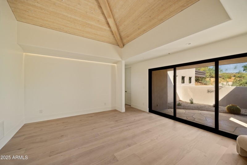 030_Guest Ensuite 1-private patio