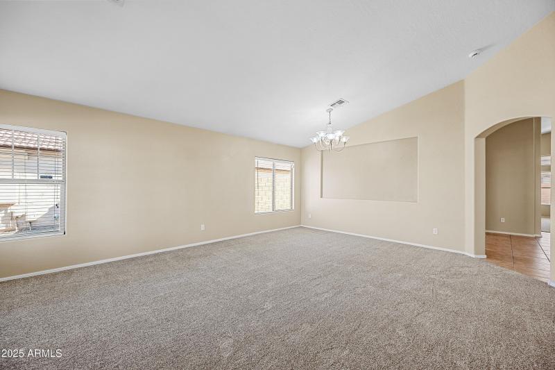 LIVING ROOM/DINING ROOM