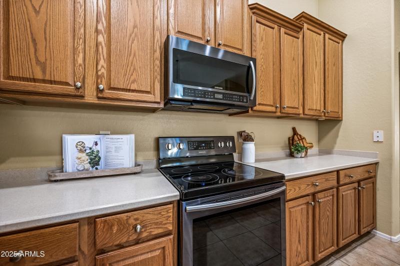 STAINLESS MICROWAVE & RANGE