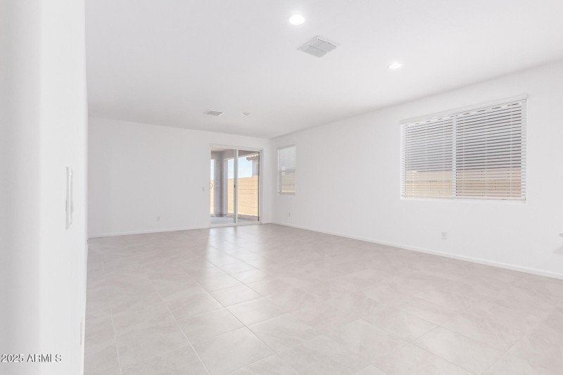 0005-06 - Marguerite