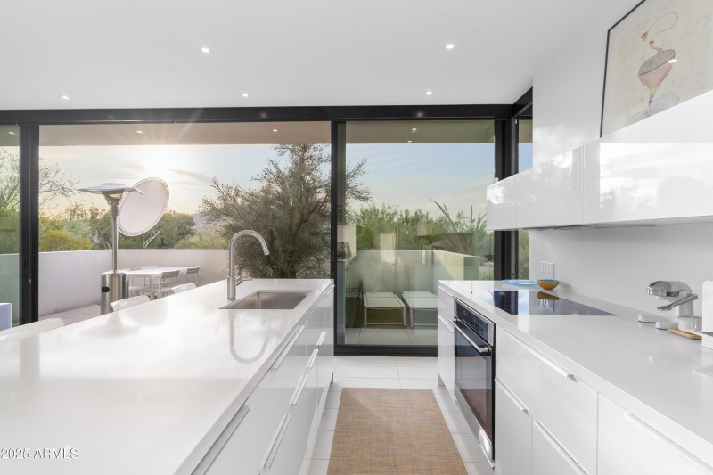 Guest House Full Kitchen