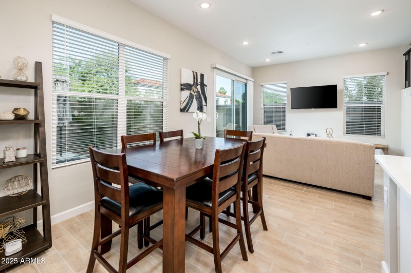 Dining with tree Views