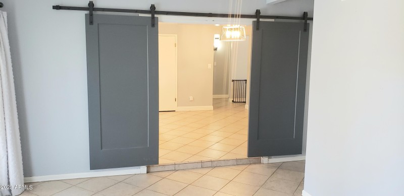 Family roomo barn doors