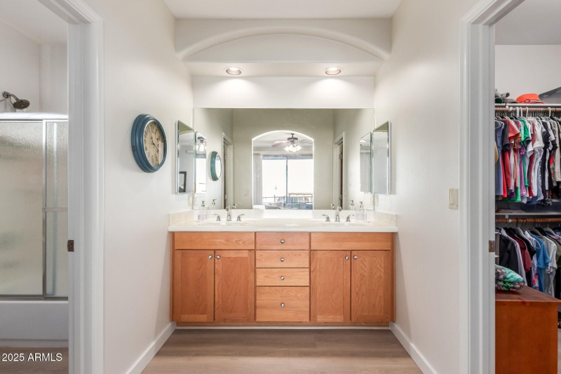Double sink in Primary bath