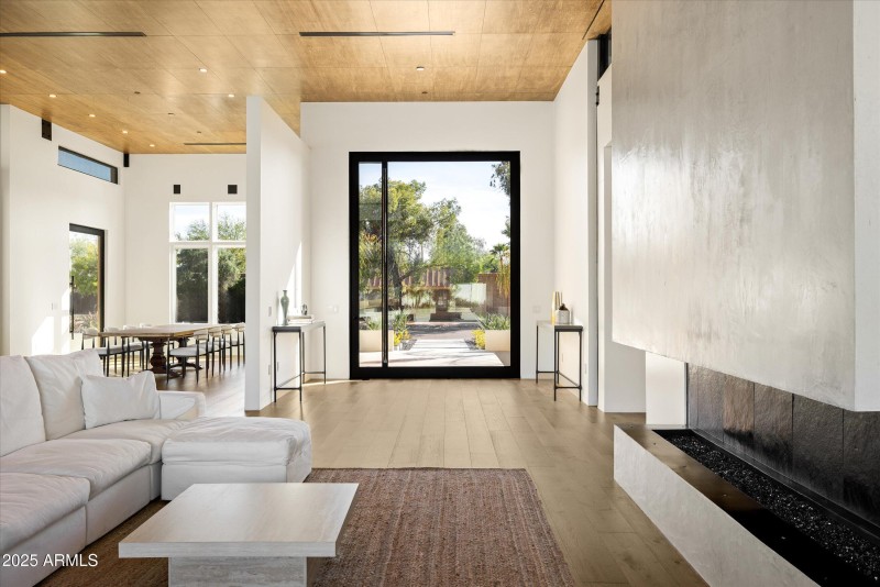 06-6026 E Pershing Dr_06