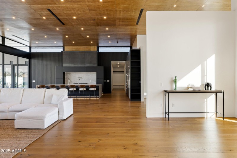 09-6026 E Pershing Dr_09