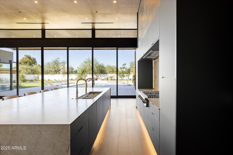 21-6026 E Pershing Dr_21