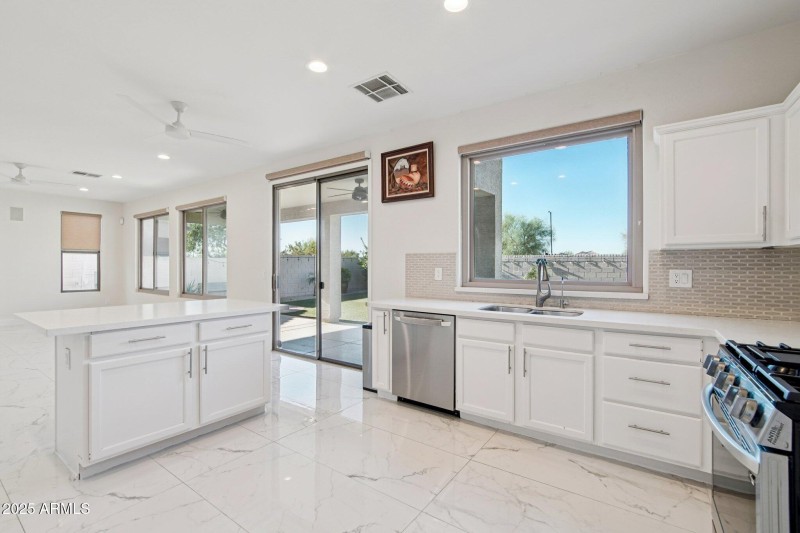 99-web-or-mls-N Hackberry Dr-S0811-013 (