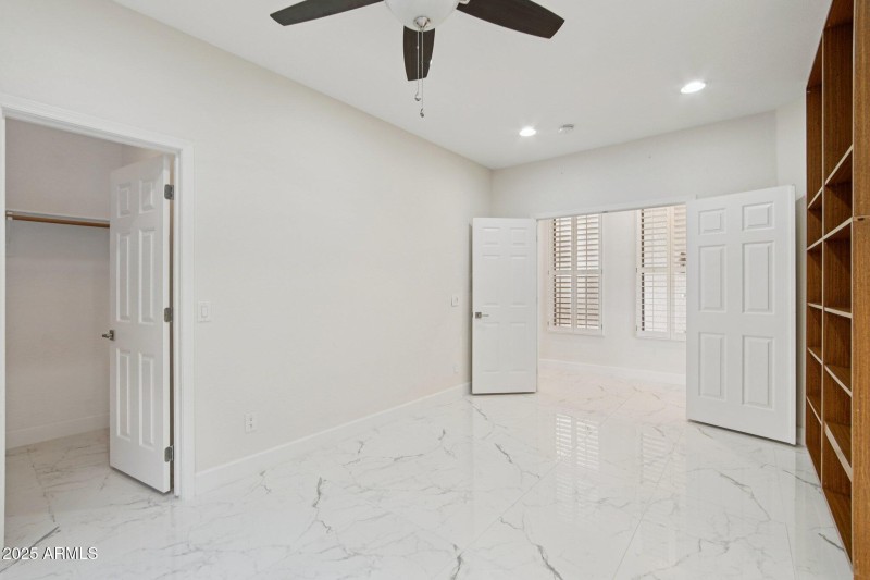 105-web-or-mls-N Hackberry Dr-S0811-019