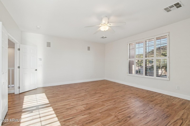 110-web-or-mls-N Hackberry Dr-S0811-024