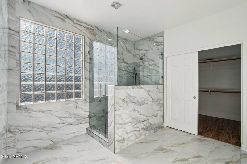 111-web-or-mls-N Hackberry Dr-S0811-025