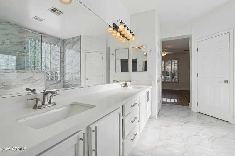 112-web-or-mls-N Hackberry Dr-S0811-026