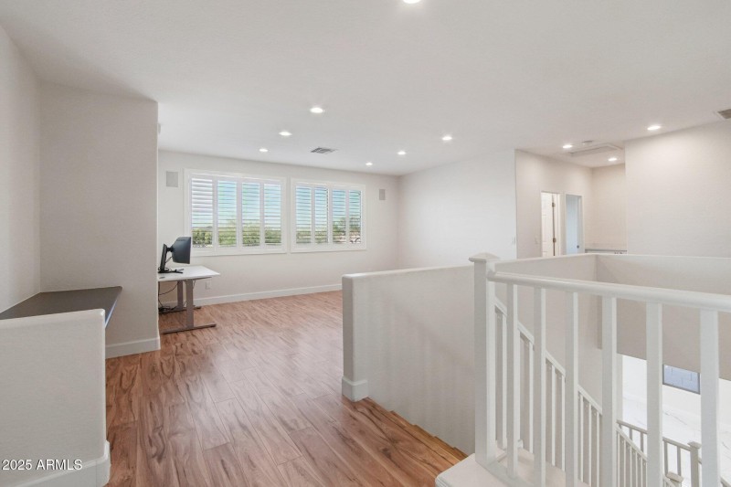 114-web-or-mls-N Hackberry Dr-S0811-028