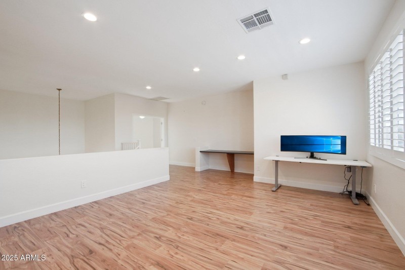 115-web-or-mls-N Hackberry Dr-S0811-029