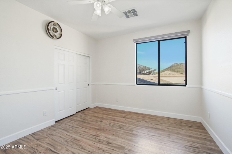 120-web-or-mls-N Hackberry Dr-S0811-034