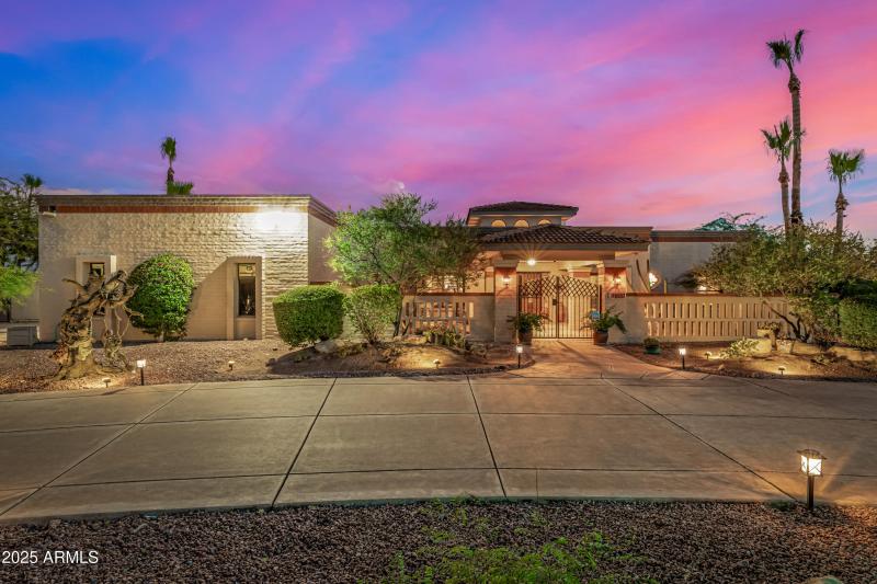 16557 E Nicklaus Dr Front twilight