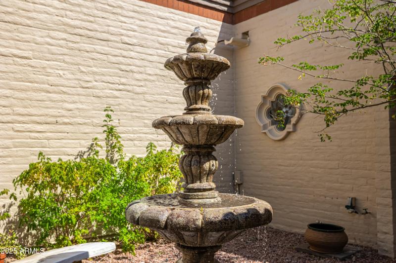 16557 E Nicklaus Dr Courtyard fountain