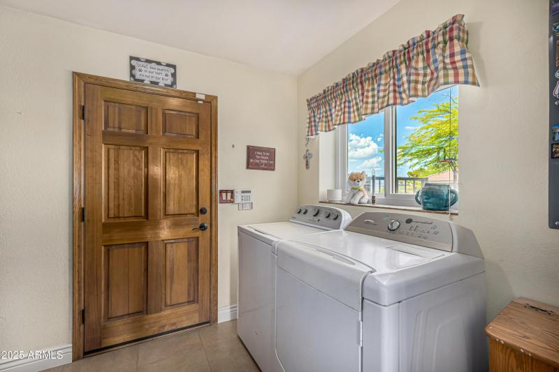 16557 E Nicklaus Dr Laundry Room
