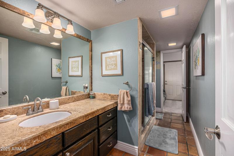 16557 E Nicklaus Dr 4th Suited Bathroom