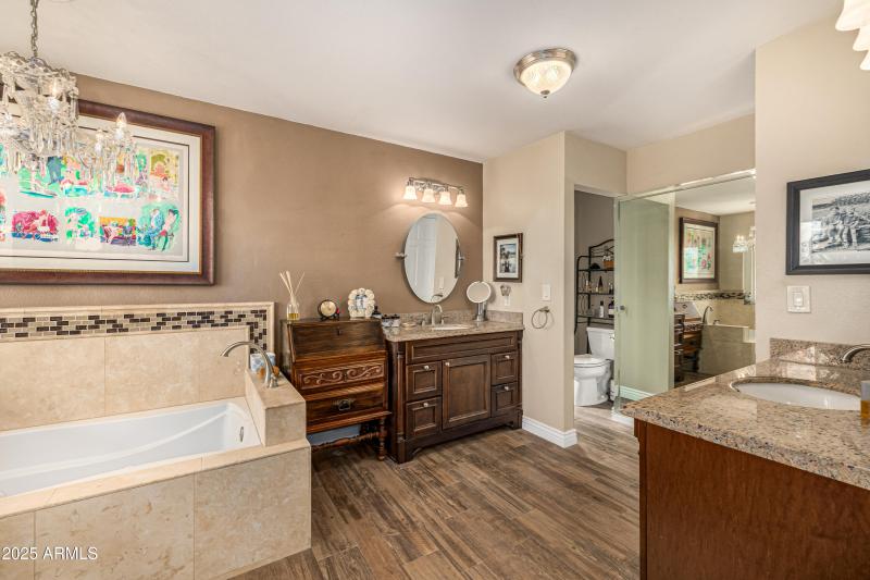 16557 E Nicklaus Dr Primary Bathroom