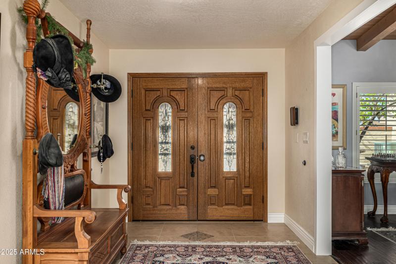 16557 E Nicklaus Dr interior entryway