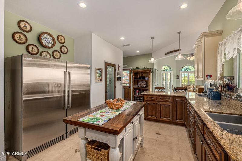 16557 E Nicklaus Dr Kitchen & Pantry