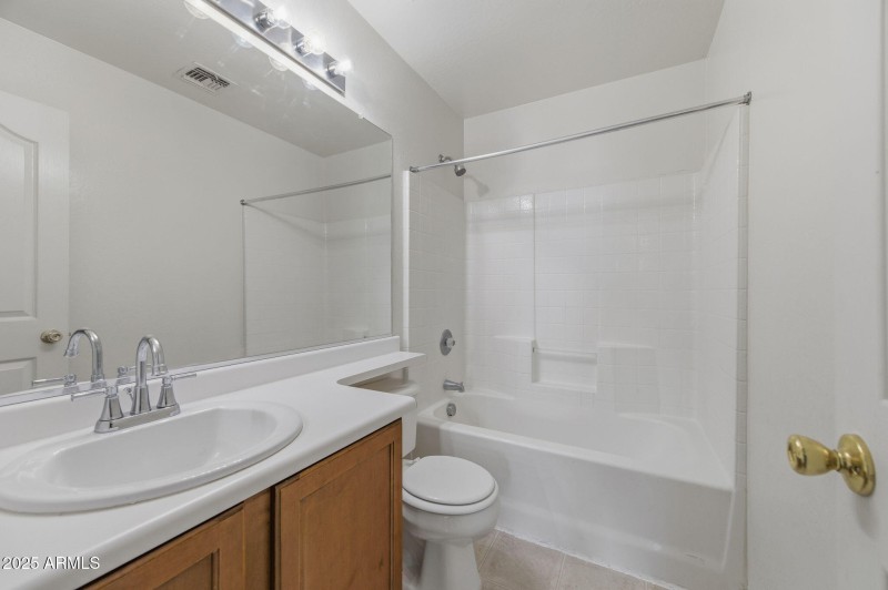 21-web-or-mls-2524 S 89th Lane-21