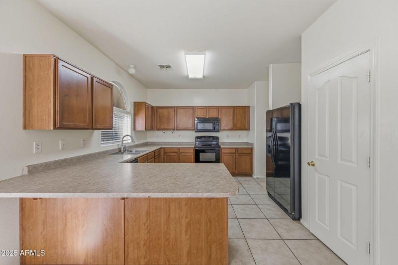 14-web-or-mls-2524 S 89th Lane-14