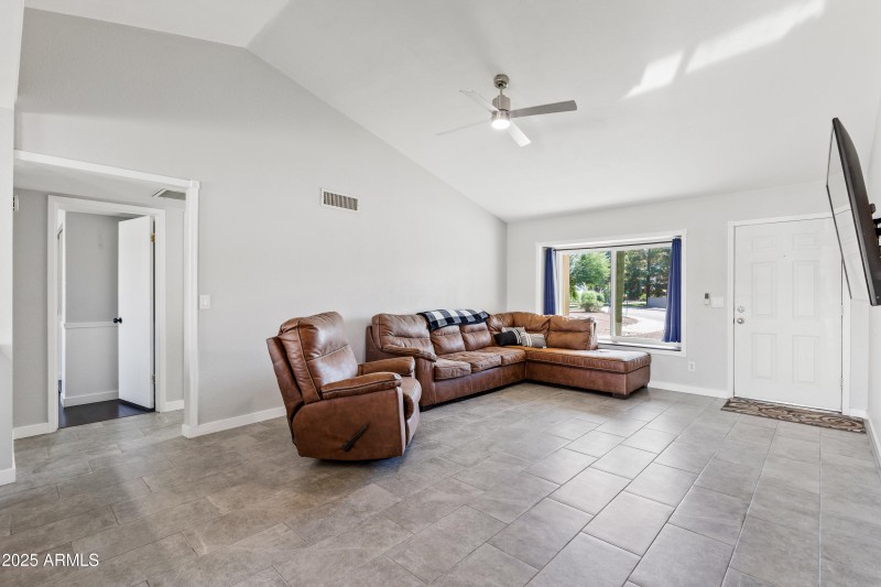 6102 E Fairfield St-7