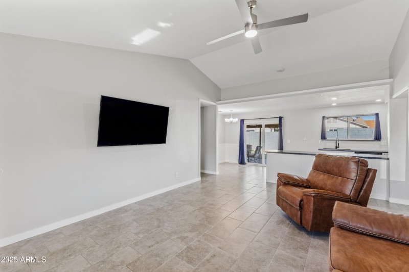 6102 E Fairfield St-5