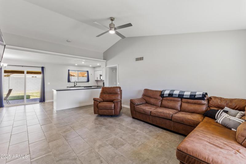 6102 E Fairfield St-4