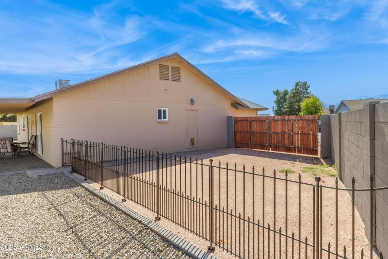 6102 E Fairfield St-31