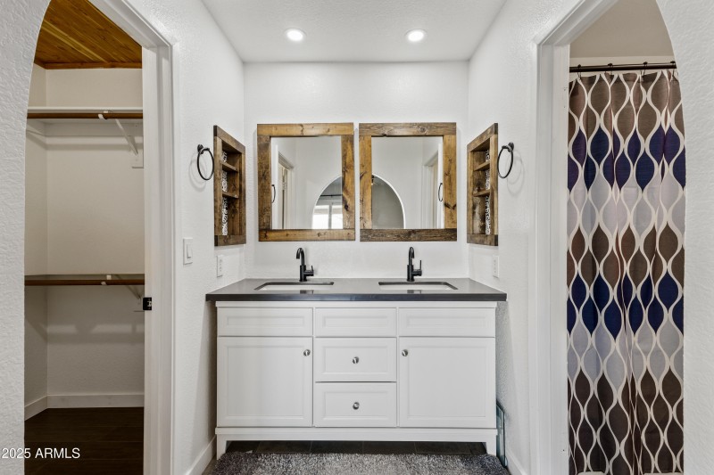 6102 E Fairfield St-25