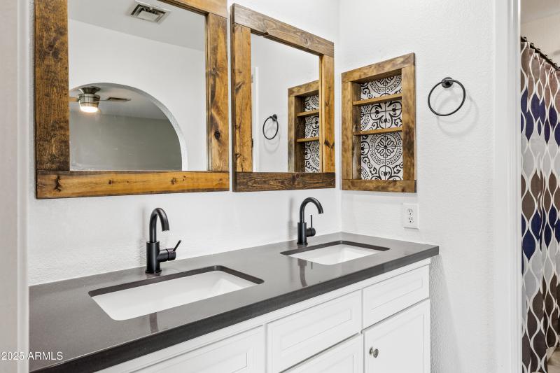 6102 E Fairfield St-24