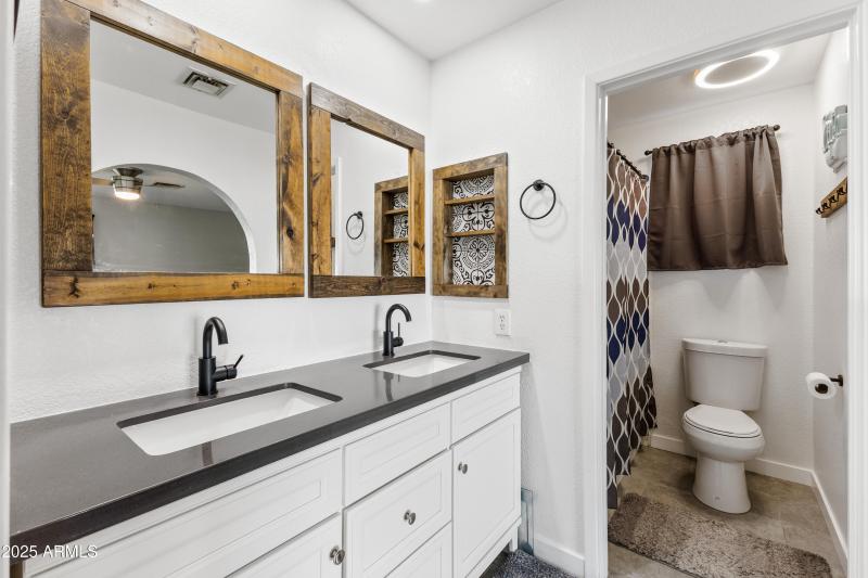 6102 E Fairfield St-23