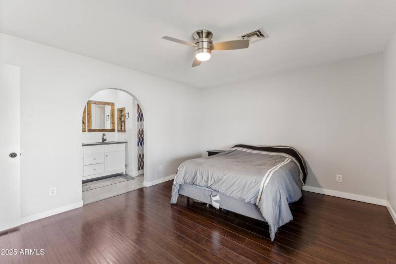 6102 E Fairfield St-21