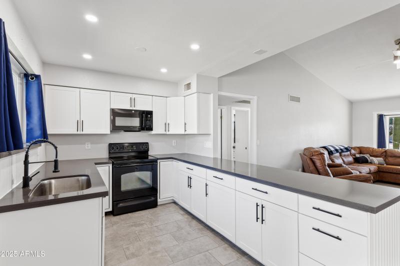 6102 E Fairfield St-12