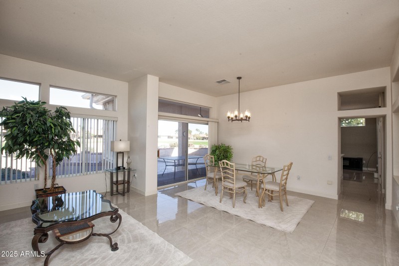 015_14416WRobertsonDr