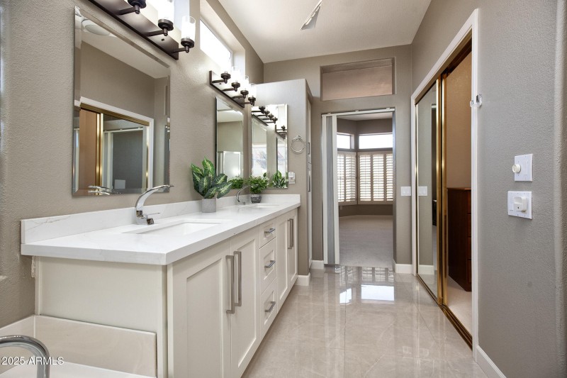 032_14416WRobertsonDr