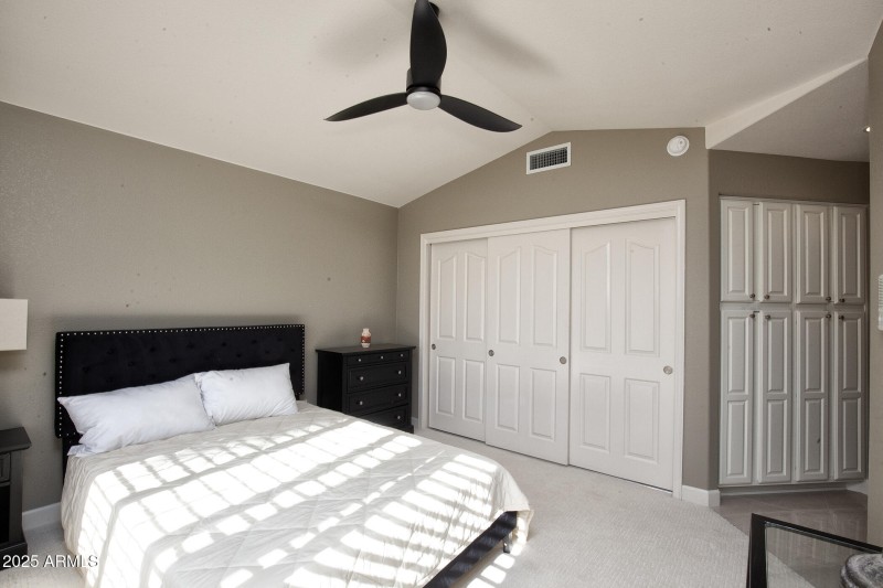 044_14416WRobertsonDr