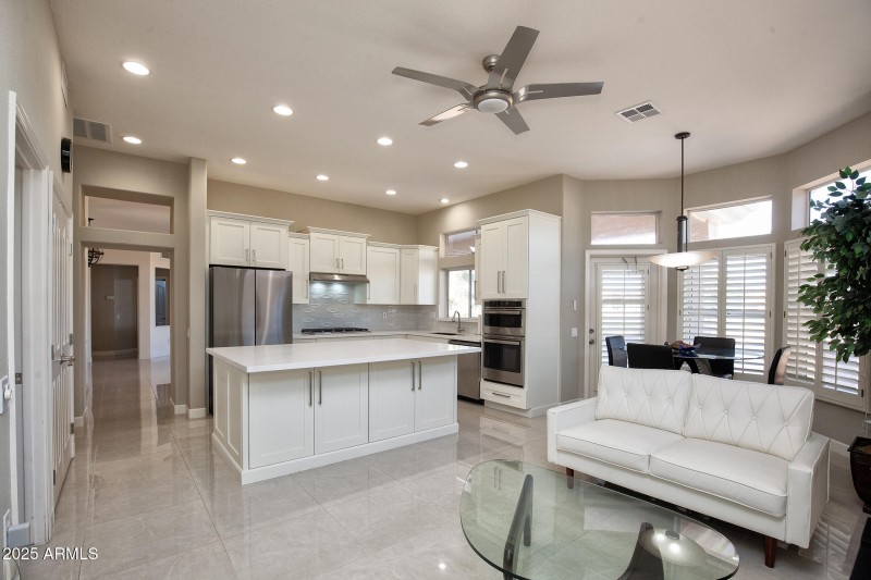 047_14416WRobertsonDr