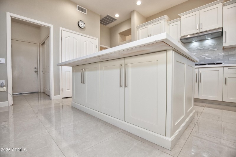 051_14416WRobertsonDr