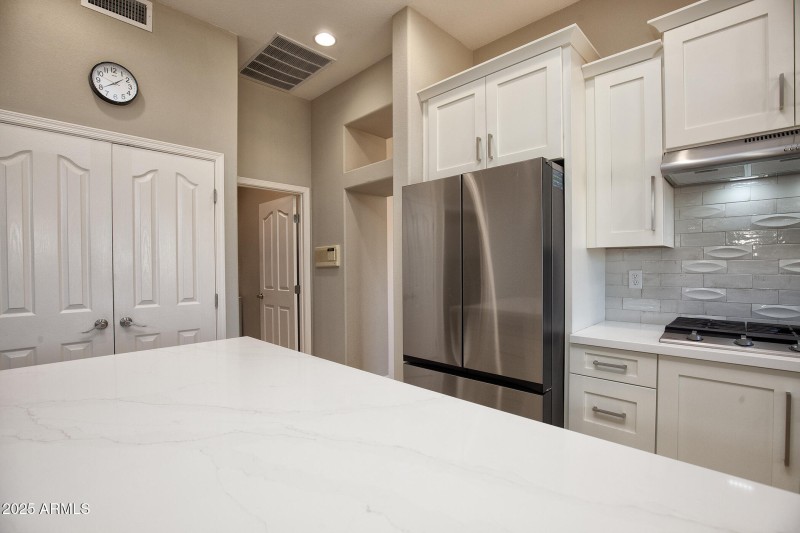 053_14416WRobertsonDr